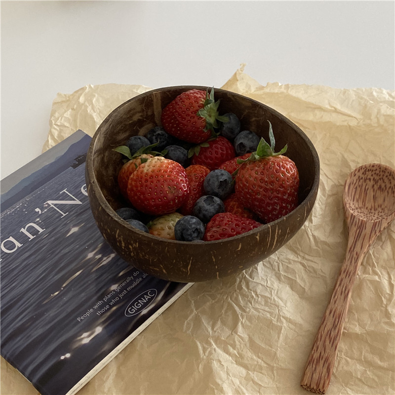 A niche creative coconut bowl, yogurt salad bowl, the same fruit bowl as the Instagram-style blogger, a big-belted bowl, and a coconut spoon full figure