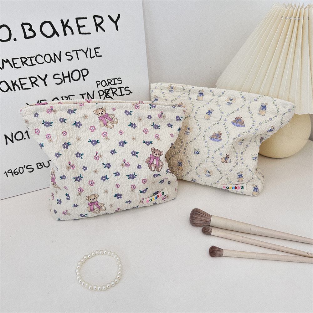 4862 Cute Little Bear Floral Makeup Bag for Women 2024 New Portable large-capacity storage bag for outings Specification drawing
