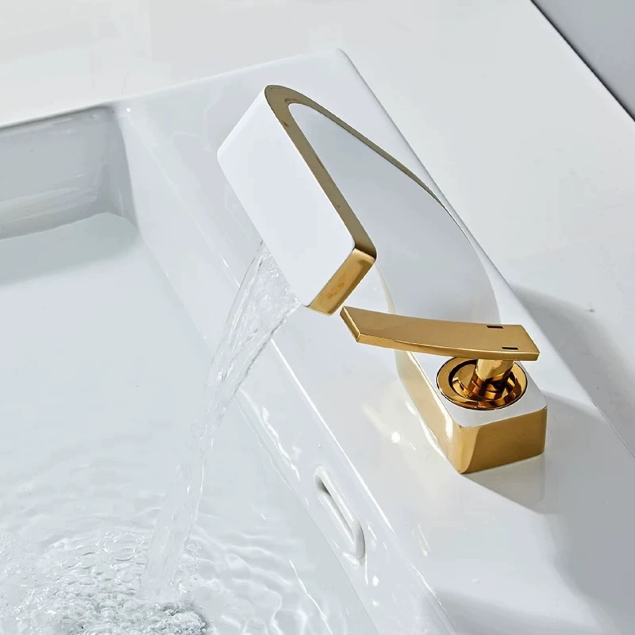 Waterfall-style faucet, cold and hot, all-copper, light luxury bathroom, toilet, hand washing basin, washbasin, single-hole brushed gold full figure