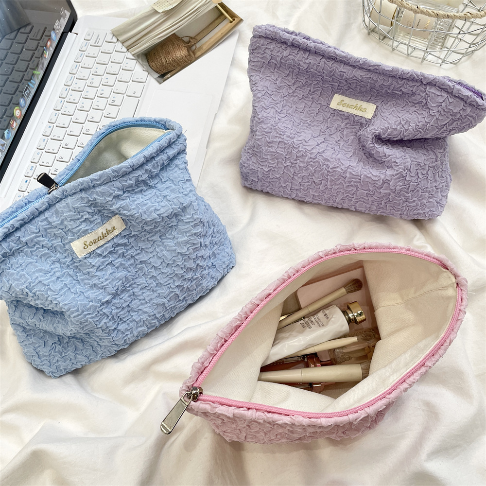 53231 ins Girls' Makeup bag, storage bag, Cushion lipstick pen case, zipper bag, Cosmetics Portable toiletry bag Application Scenario