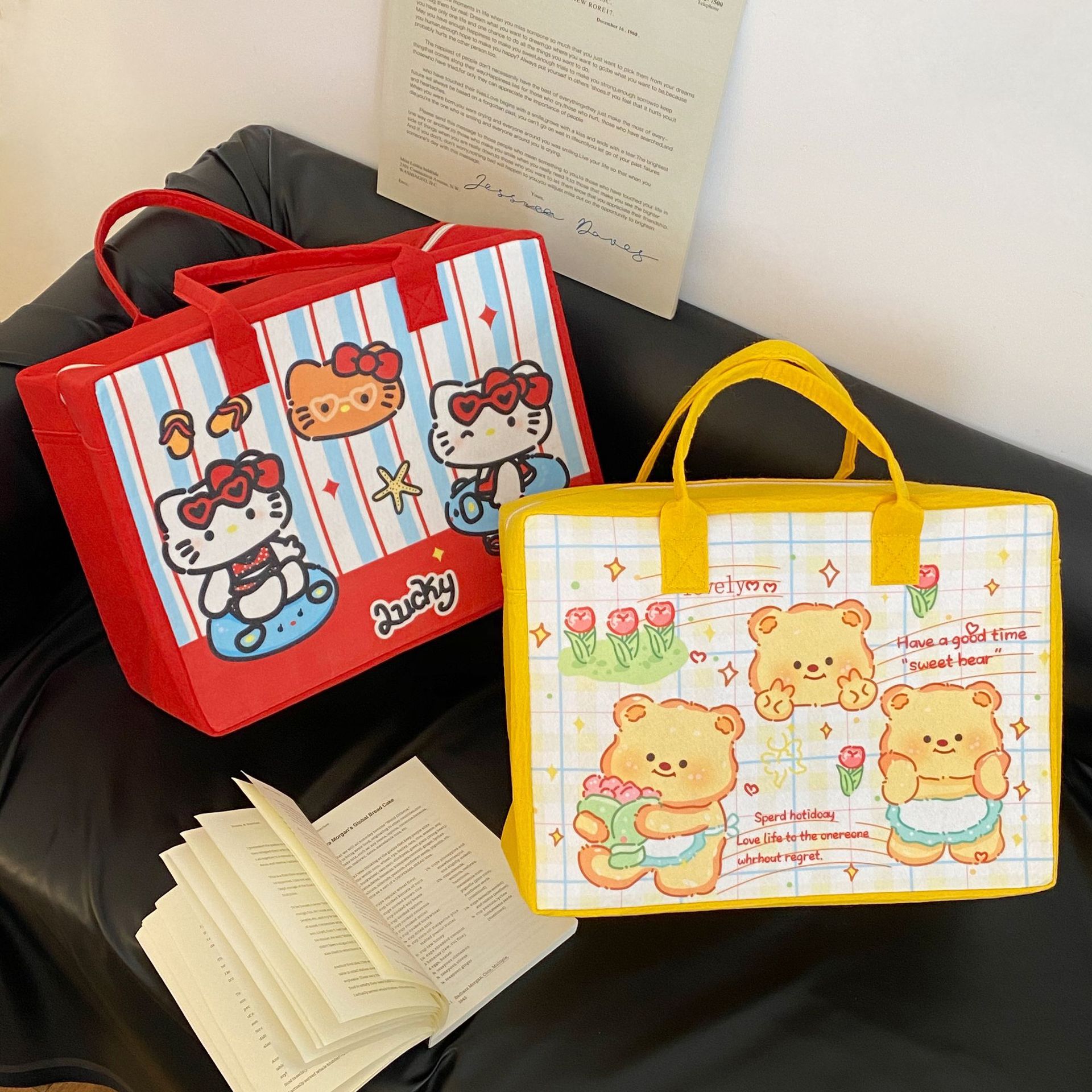 Cute cartoon felt bag, simple and portable travel luggage storage bag, large-capacity hand-held felt bag, and souvenir gift bag full figure