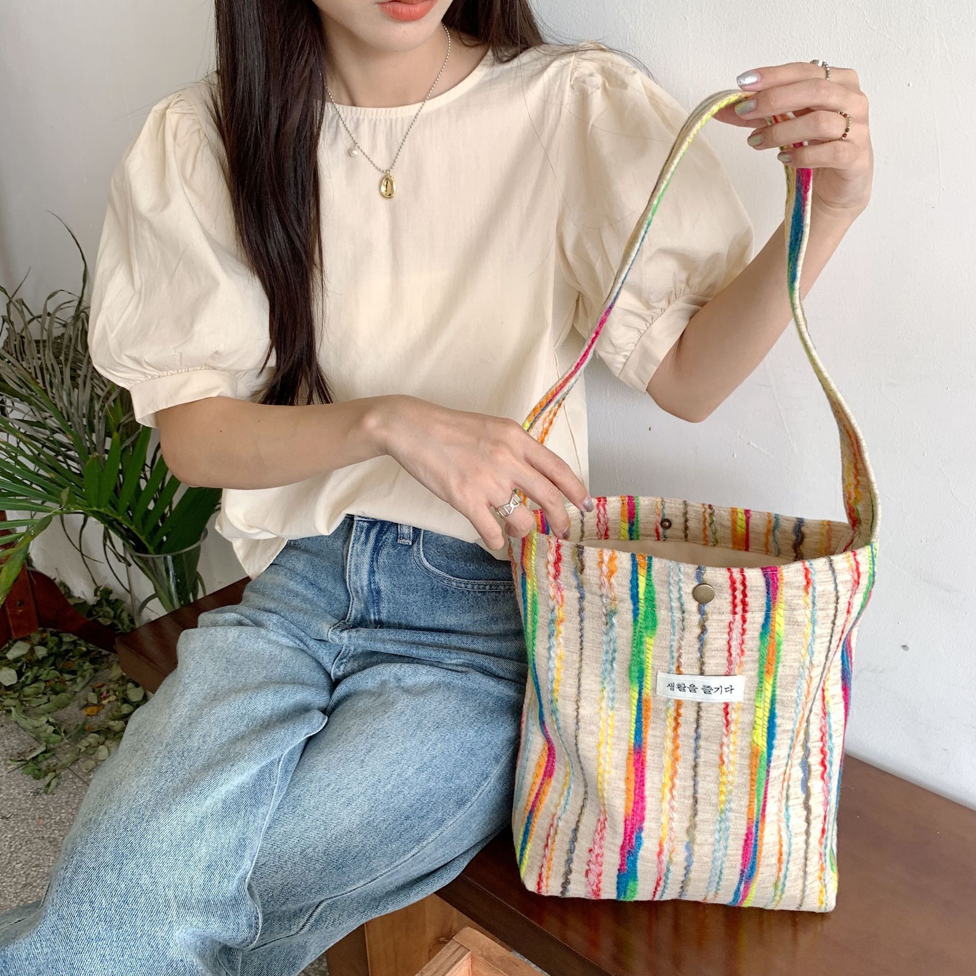 【 In Stock 】28112ins Korean version rainbow striped single-shoulder bag, women's small shoulder bag, shopping bag, casual tote bag Application Scenario