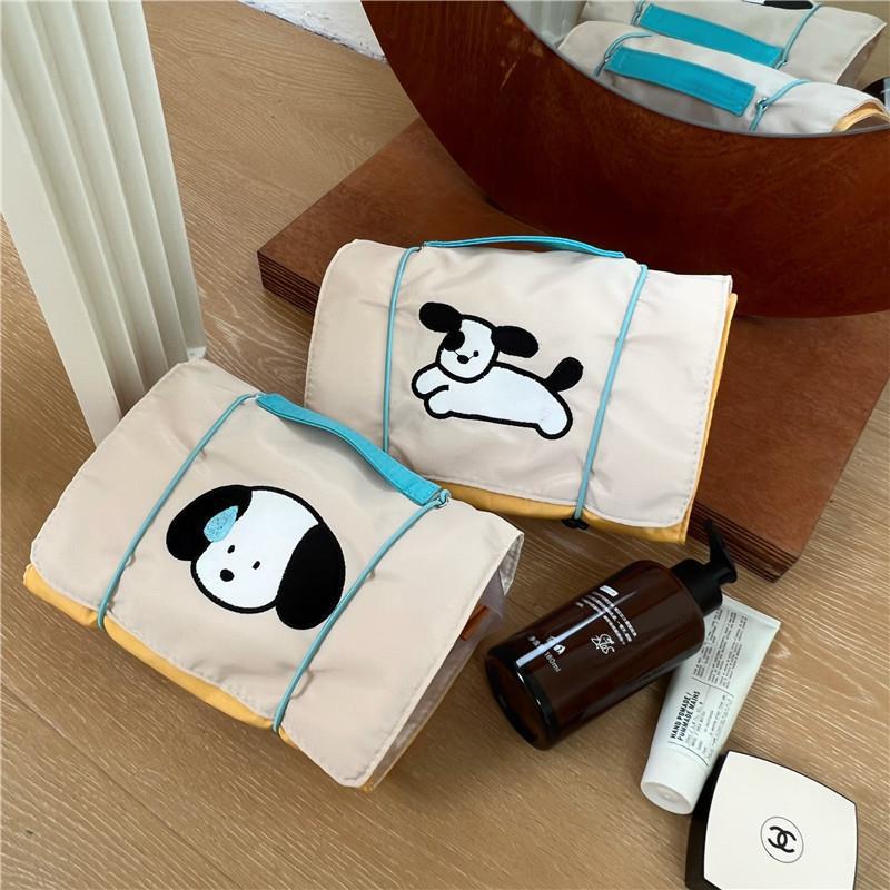 Cartoon detachable mesh four-in-one large capacity folding cosmetics storage bag, travel portable toiletry and makeup bag Application Scenario