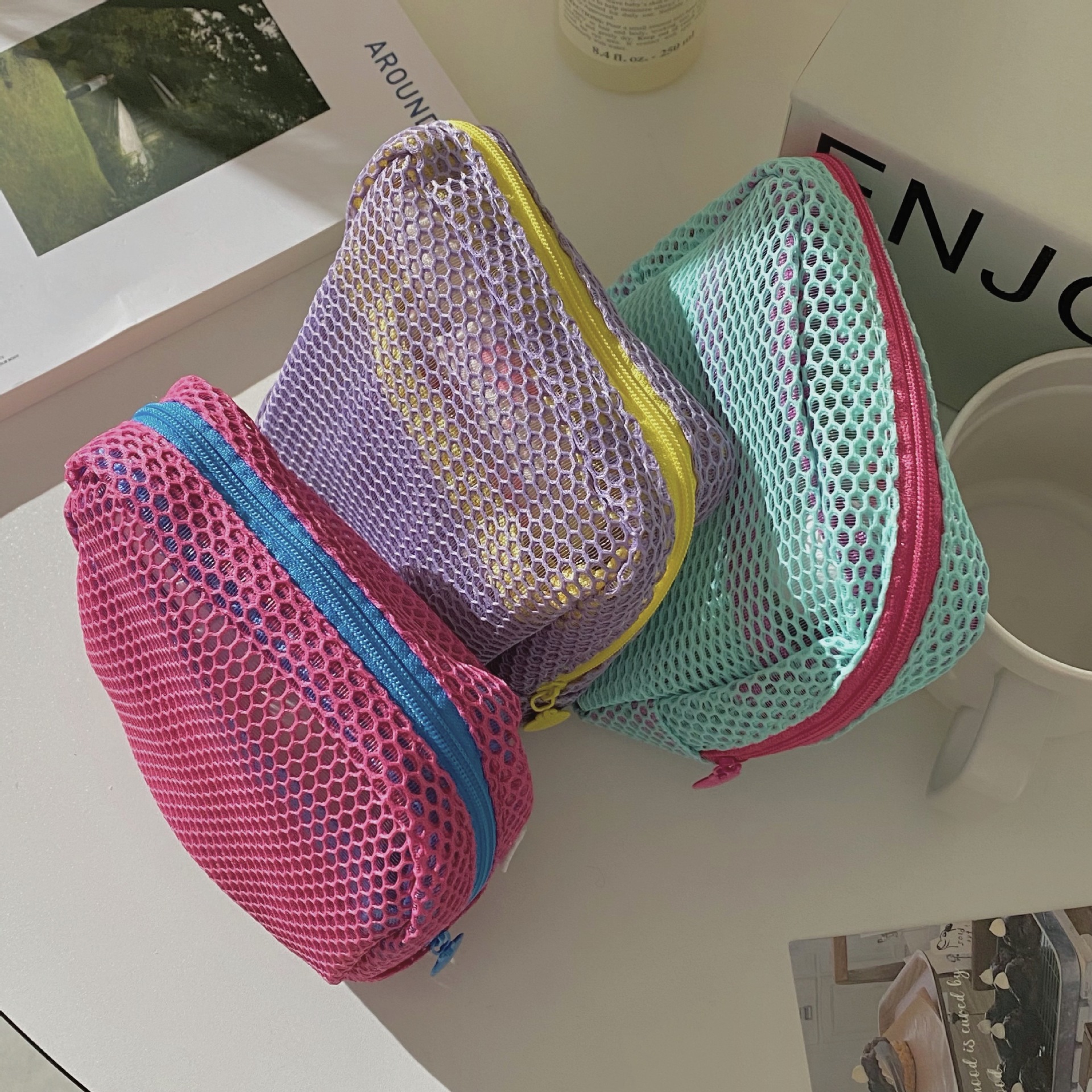 New dopamine-colored tofu bag, large-capacity makeup bag, portable travel cosmetics net format storage bag Specification drawing