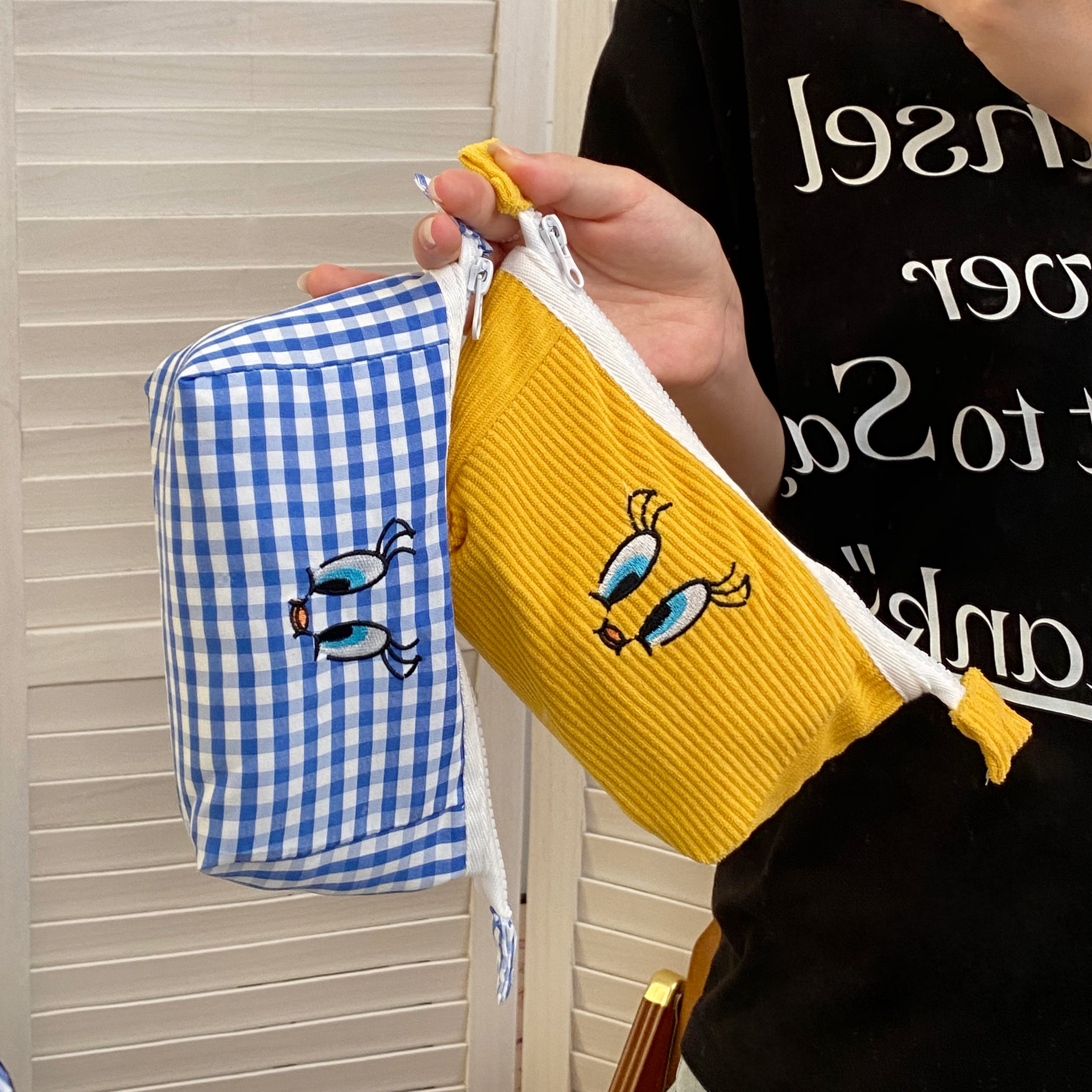 Cute kingfisher pen case, Korean-style embroidered checkered stationery bag, large-capacity portable storage bag, student cartoon stationery box details Picture