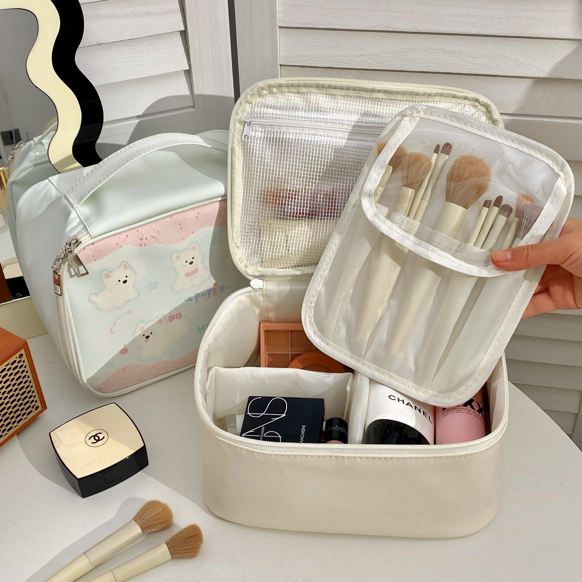 2025 New hand-held zoned makeup bag, women's portable large-capacity toiletry bag for business trips and travel, storage bag Specification drawing