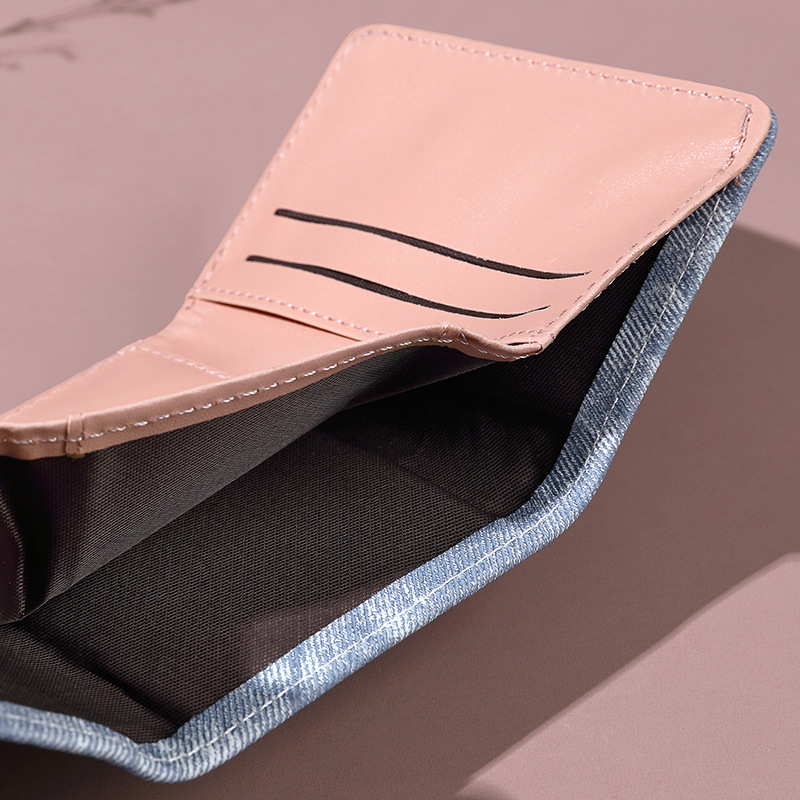 New Japanese and Korean casual school-style women's wallet, anti-magnetic, lightweight and portable, 30% off wallet, printed cartoon wallet Application Scenario