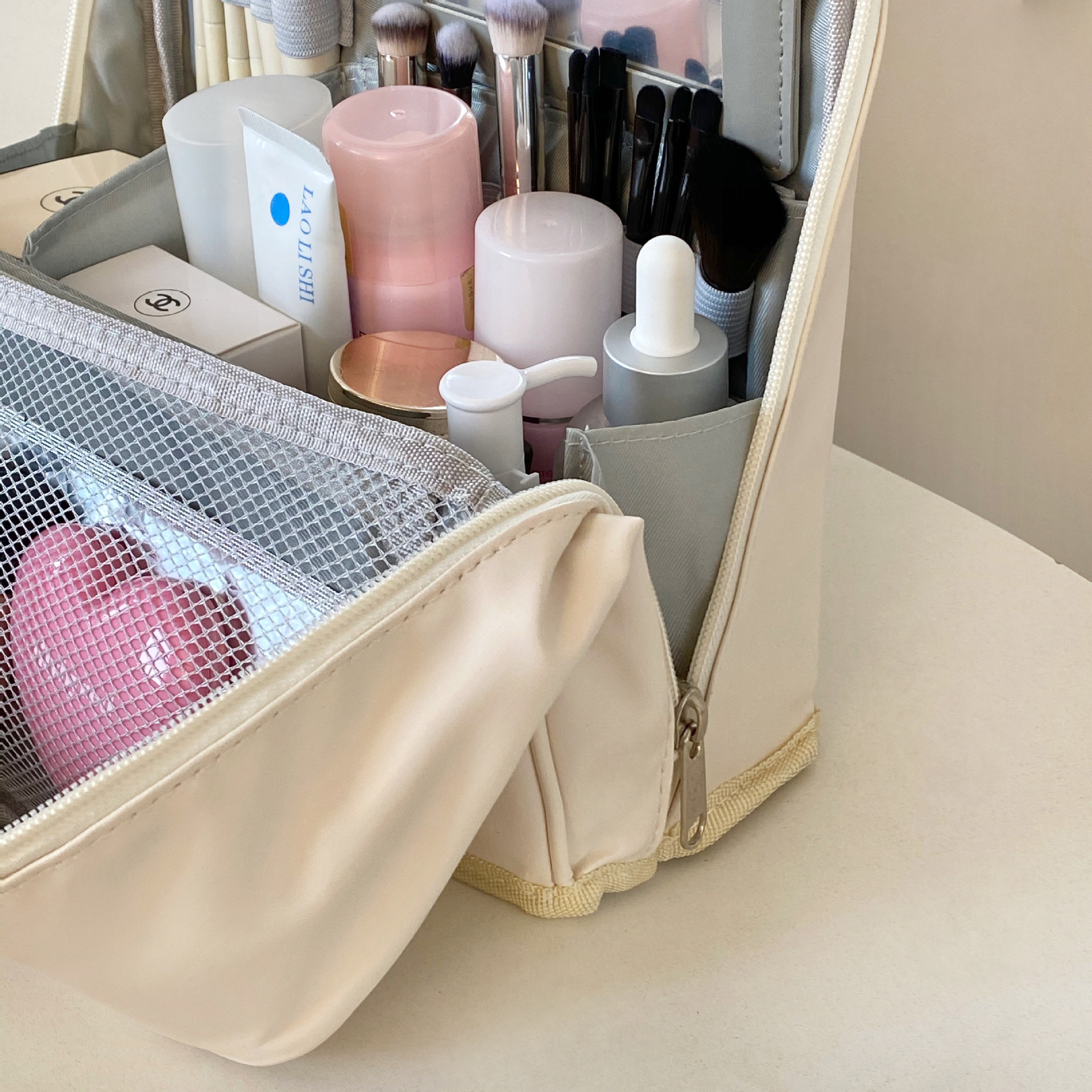 Large-capacity makeup bag with mirror, cosmetic storage bag, makeup bag that can be hung in a suitcase, portable makeup bag with compartments Specification drawing