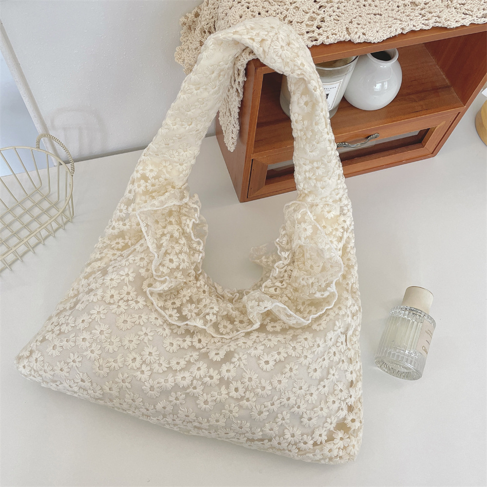 53253 Summer Ethereal Lace Daisy Canvas Bag for Women 2025 New Trendy single-shoulder Bag for shopping and sightseeing Application Scenario