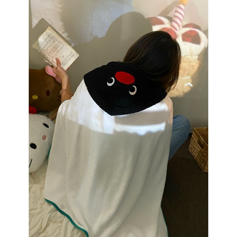 Cartoon cute shark blanket, student dormitory office lunch break air-conditioned blanket, shawl blanket, fluffy coral velvet blanket Application Scenario