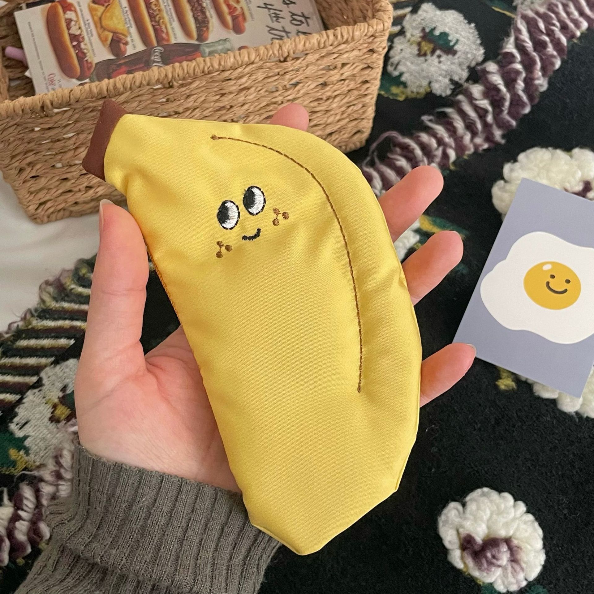 Cute little banana handmade coin purse, cartoon girl's heart, mini canvas ID card headphones, storage student bag pendant full figure