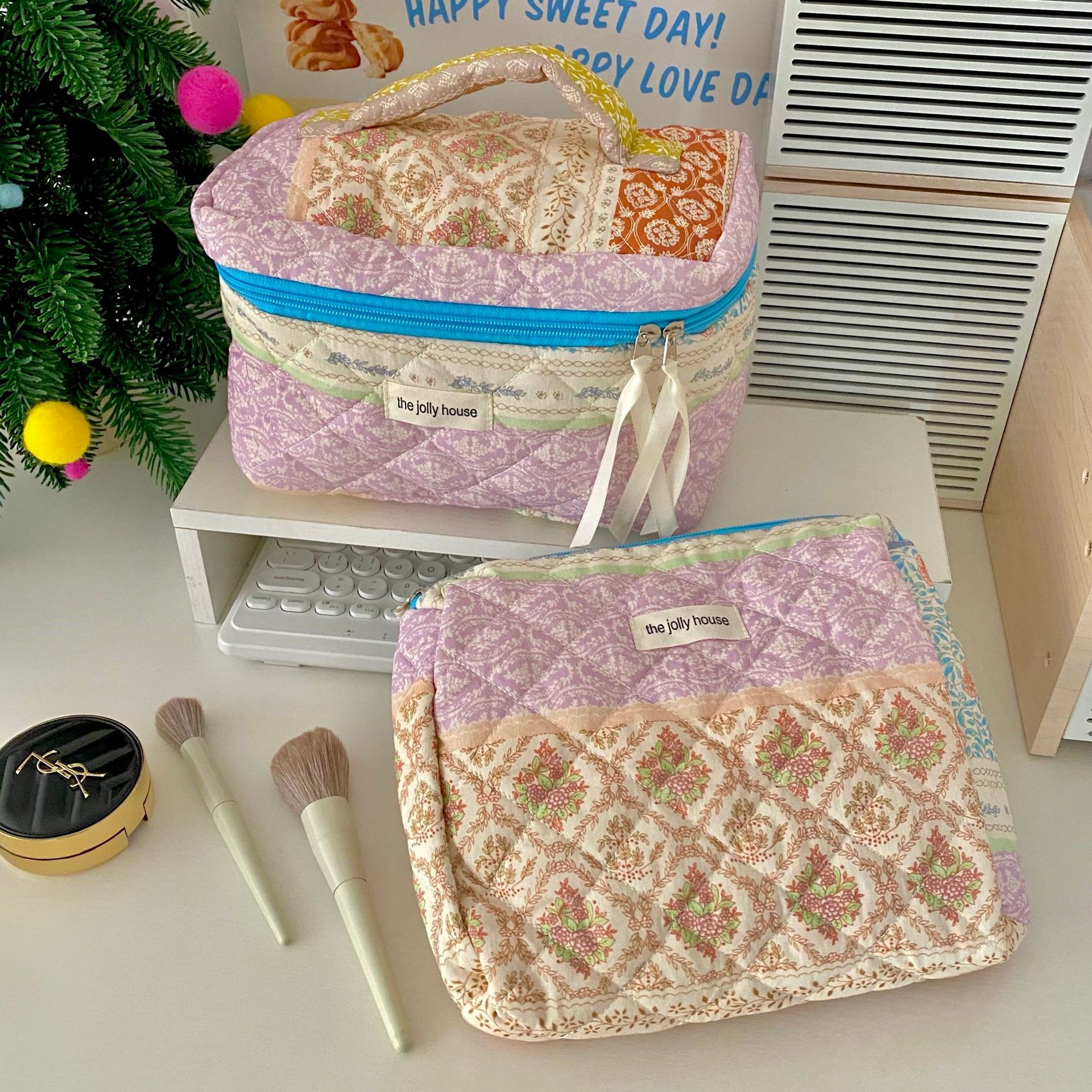 Ethnic style makeup bag for women, large-capacity portable for going out, skin care product storage bag, carry-on handbag, hand-held makeup bag details Picture