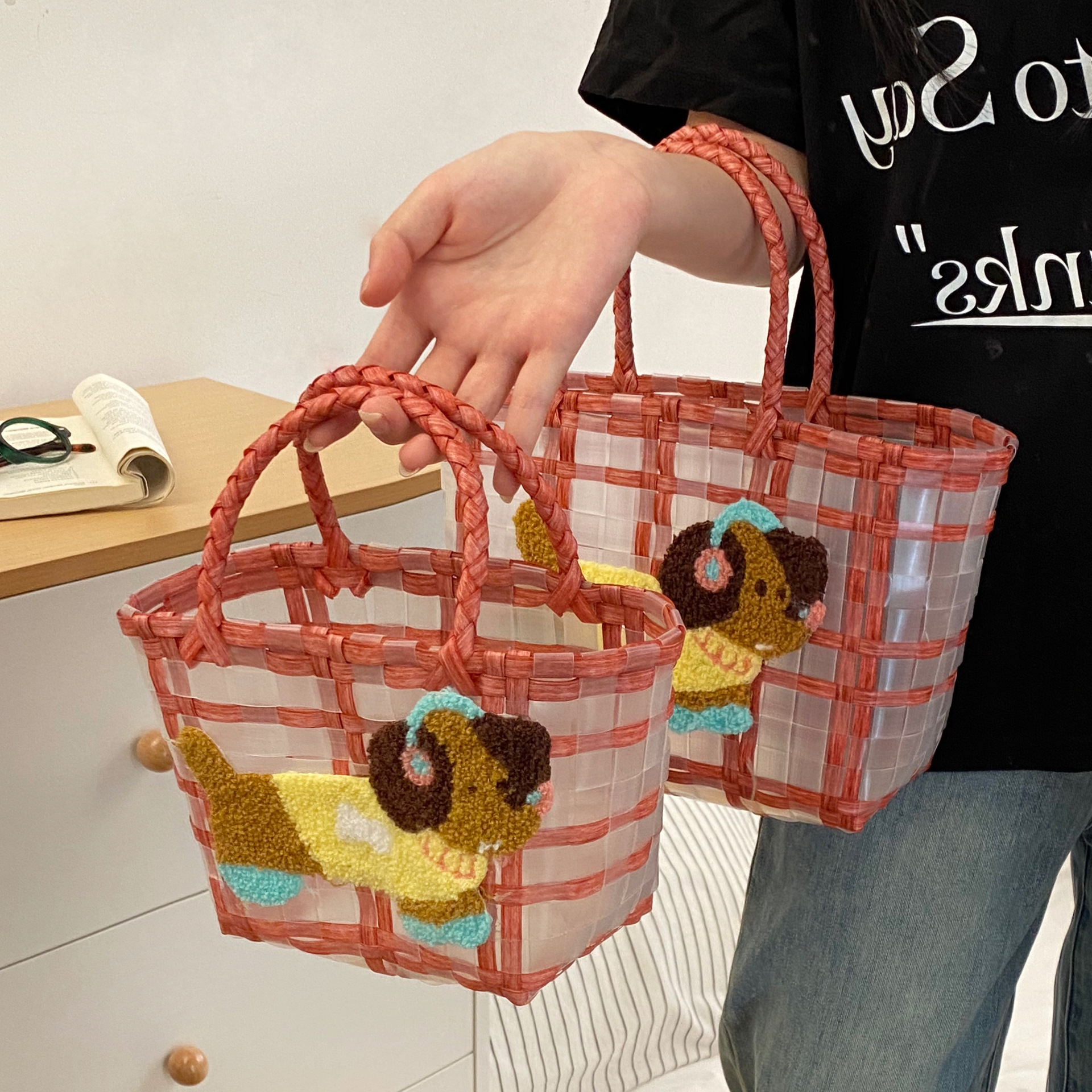 Cute little dog handbag, small carrying bag, shopping woven vegetable basket bag, versatile for commuting to work, small carrying bag Specification drawing