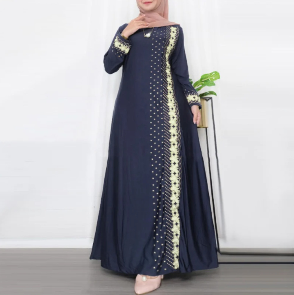 The 2025 new style of in-stock Muslim robe, Southeast Asian positioning, printed, fashionable and elegant, long-sleeved loose dress abaya robe for women, hooded Muslim Application Scenario