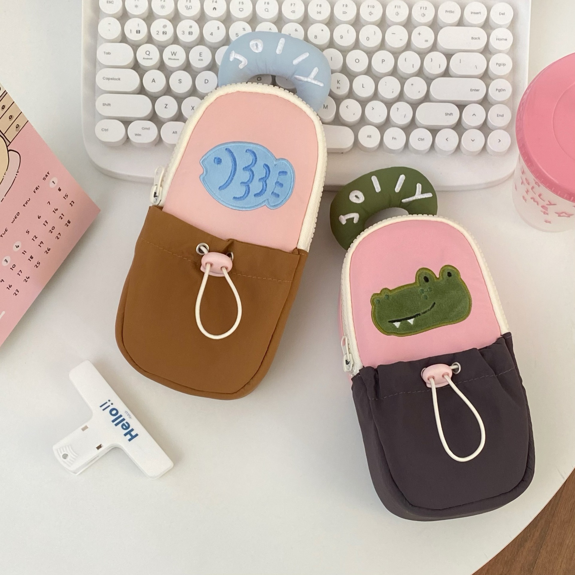 Cartoon hand-held pen case with high appearance level, ins storage pen case, standing pen holder, large capacity stationery box for high school students details Picture