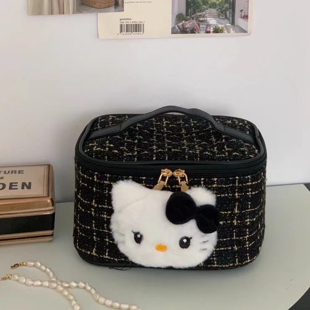 Cute three-dimensional plush cat makeup bag, large-capacity portable travel toiletries bag, hand-held cosmetics storage bag full figure