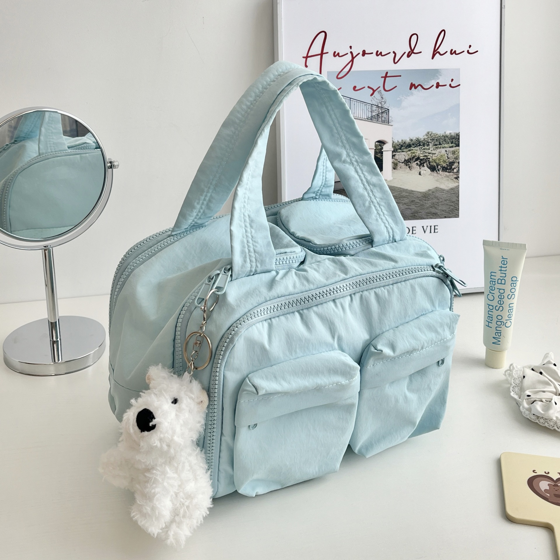 A fresh and clean blue large-capacity storage bag, a large-capacity double-opening toiletry bag for women, and a high-end travel portable makeup bag Application Scenario