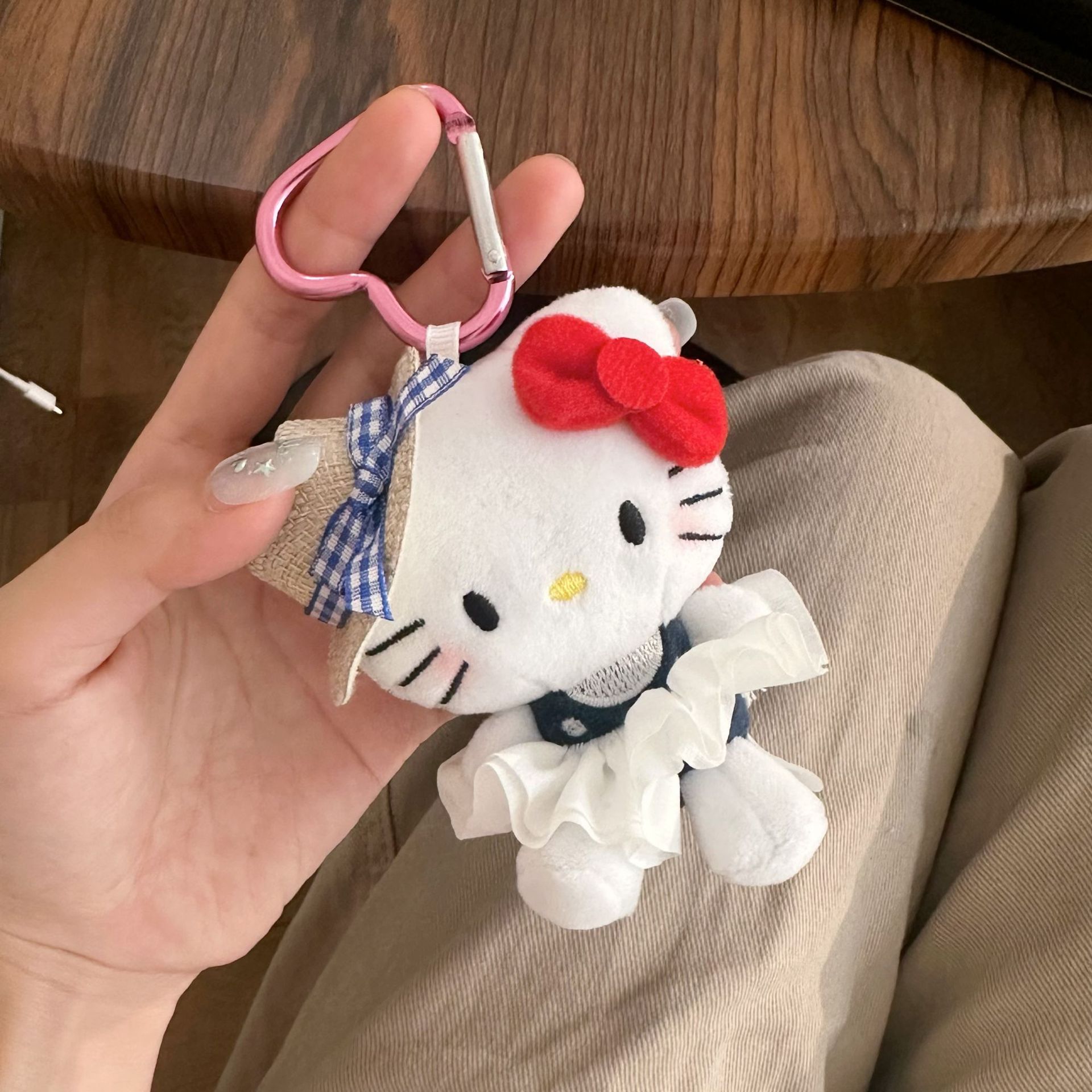 Blue checkered hat, cat pendant, cute straw hat, plush toy, doll decoration, bag pendant, keychain pendant details Picture