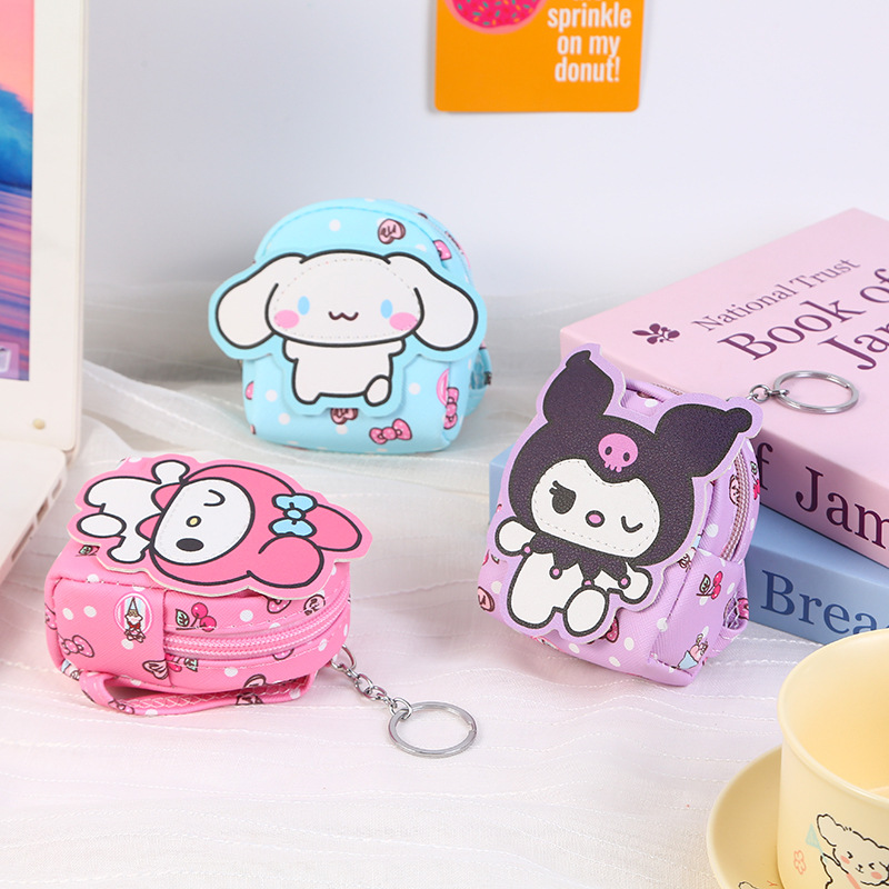 The coin purse in an ins style is cute and can be hung on a small bag. It comes with a mini card, key, headphones, and a small storage wallet full figure