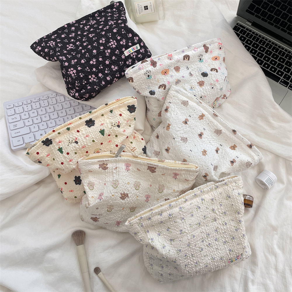 4862 embossed Cartoon makeup Bag, gentle style storage bag, Large capacity portable travel skin care and toiletries bag details Picture