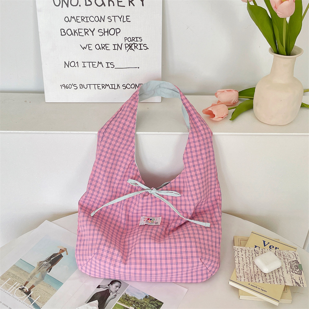 The new 56232 fashionable checkered bag is a fresh and elegant single-shoulder bag for women's armpits with a laid-back style and a large capacity tote bag Specification drawing