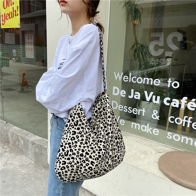 13165 Stylish and trendy small leopard print crossbody bag, large-capacity single-shoulder shopping bag, fashionable canvas bag for women's fashion wholesale full figure