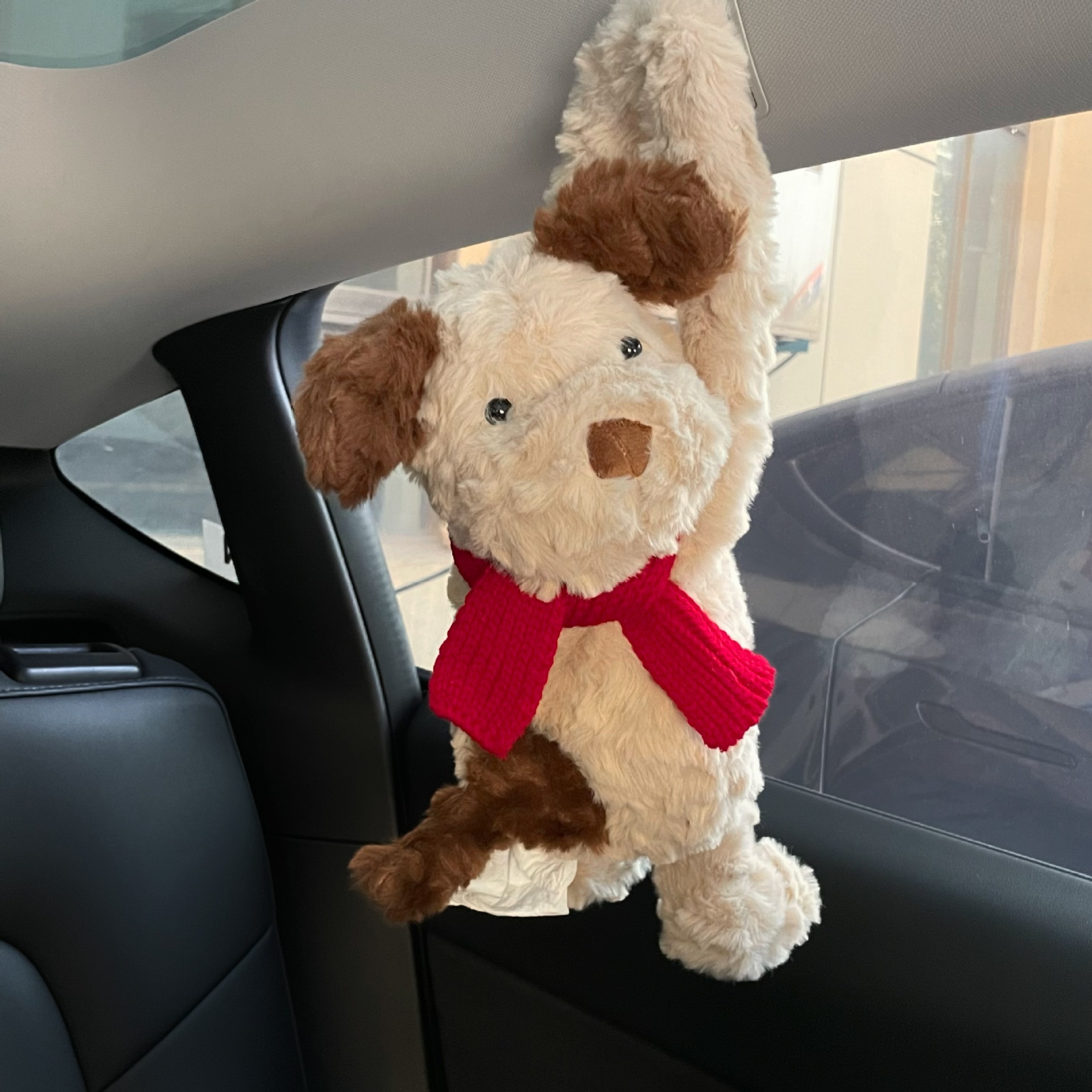 Coffee-colored dog car tissue box, cute doll tissue box, car pendant, creative toy, plush car interior decoration full figure