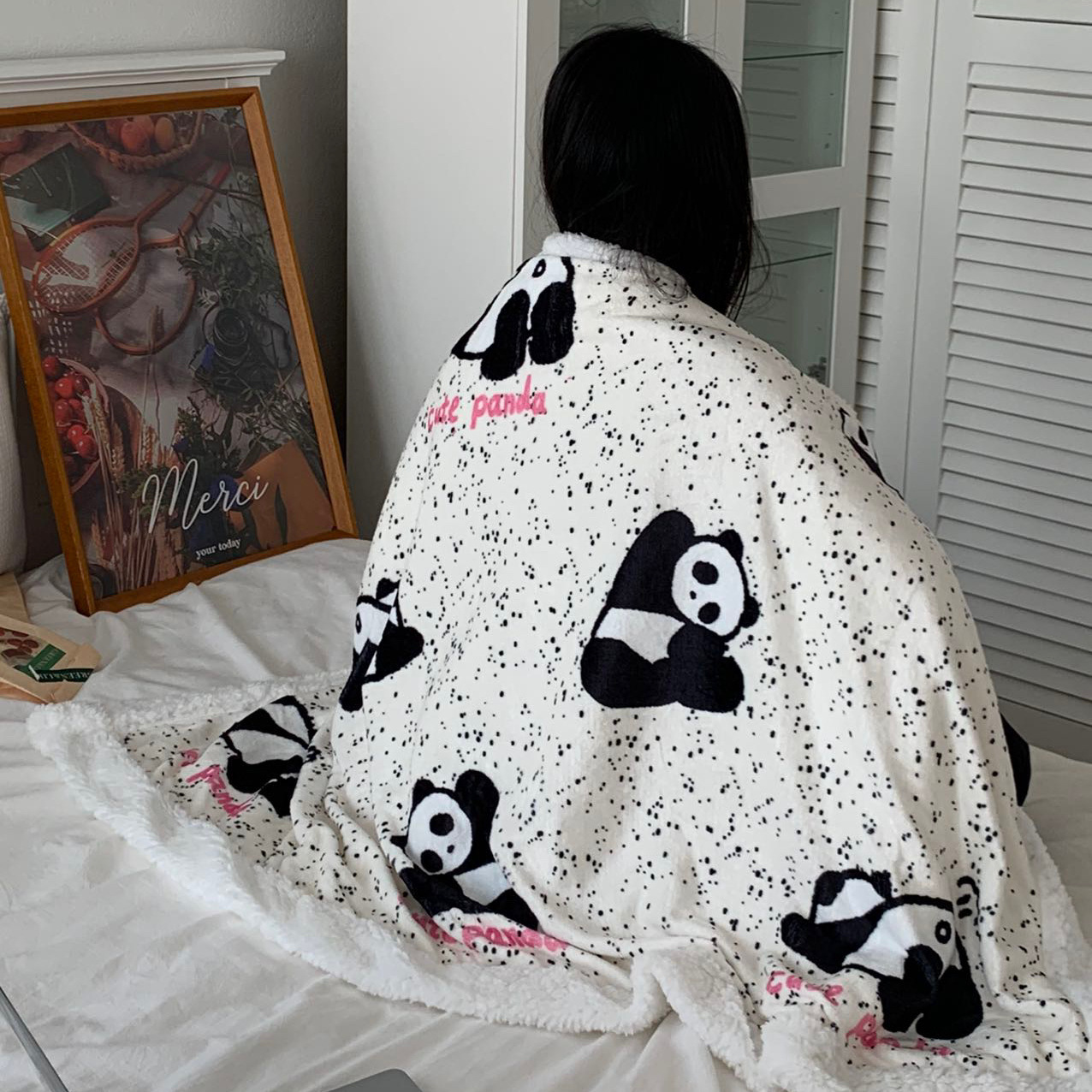 Thickened lambskin fleece autumn and winter office shawl, nap blanket, coral fleece sofa cover blanket for student dormitories Application Scenario