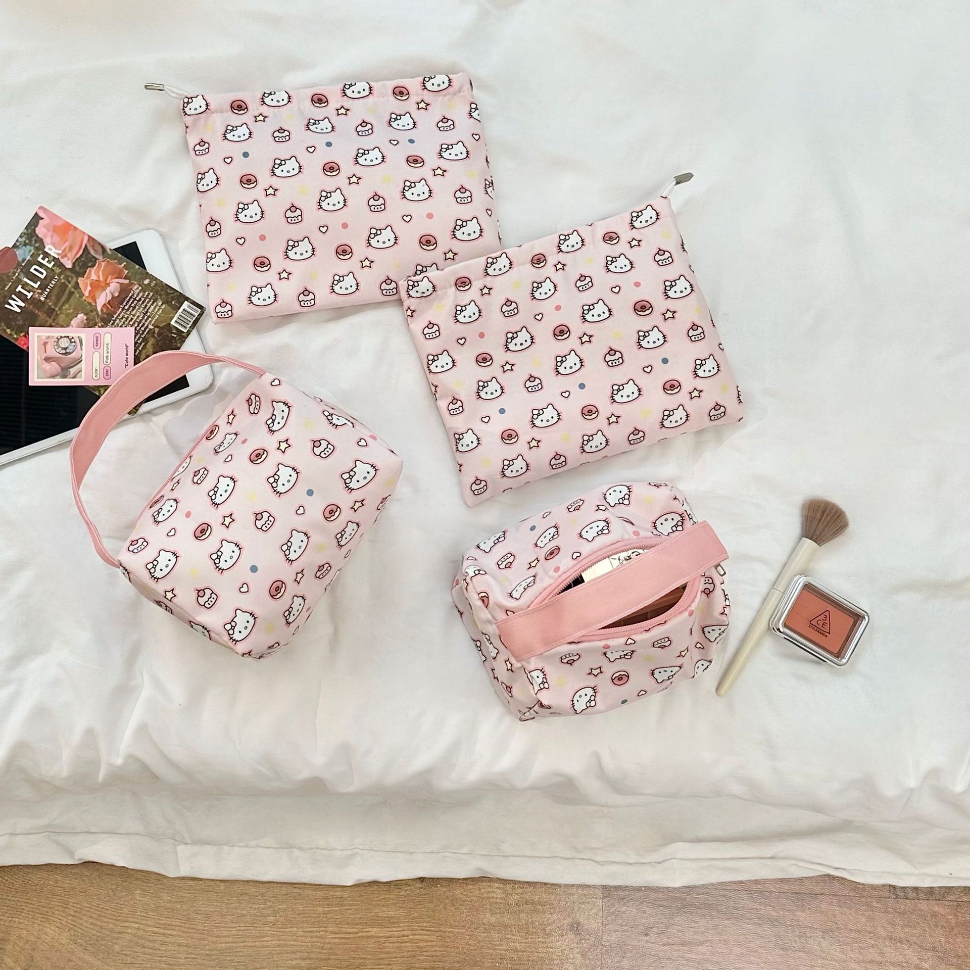 Pink cat donut portable handbag, makeup bag, women's large-capacity three-dimensional cute cat toiletry bag, clutch bag full figure