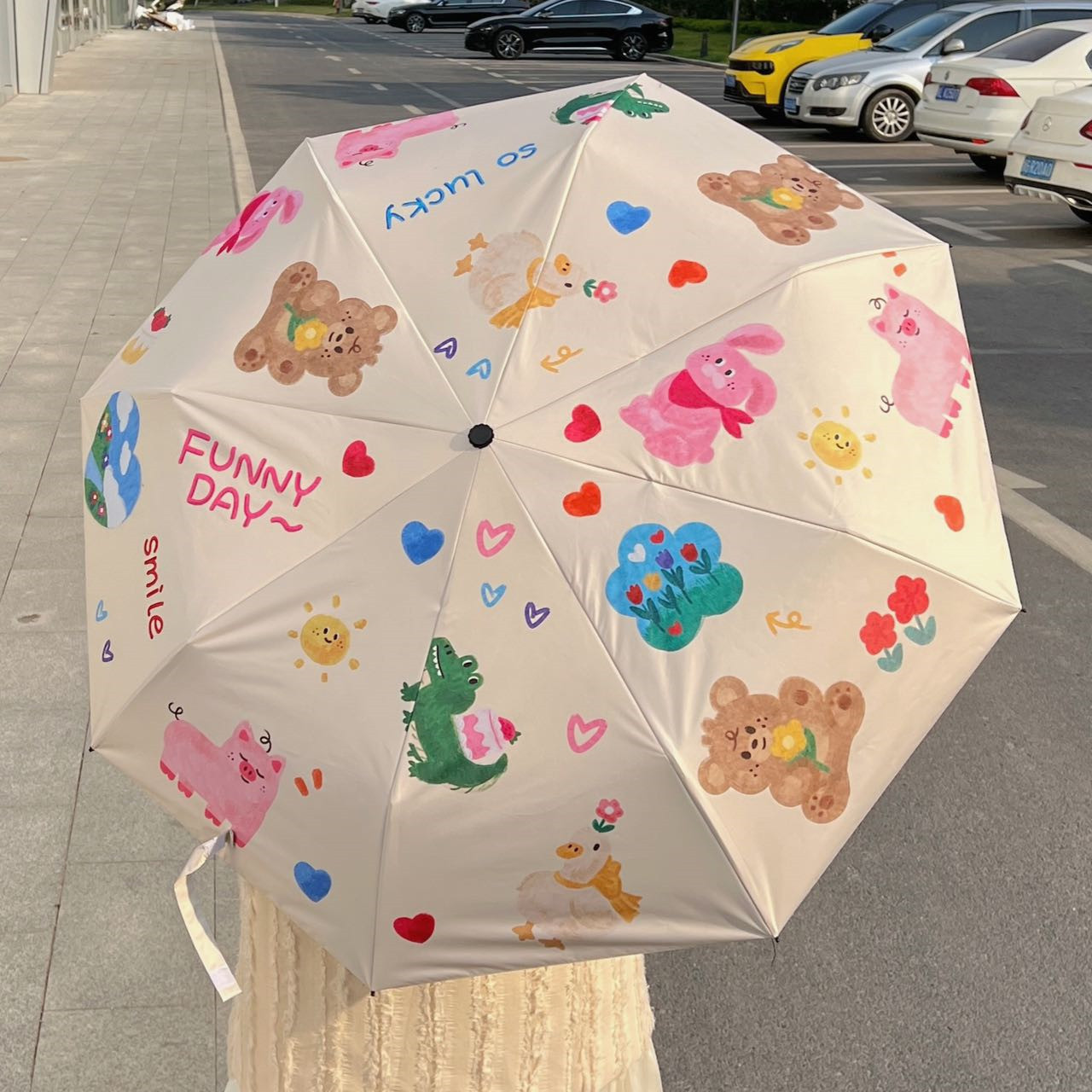 Cartoon bear hand sunshade umbrella, new high appearance level umbrella, couple's all-weather and all-weather sun protection and UV protection umbrella full figure