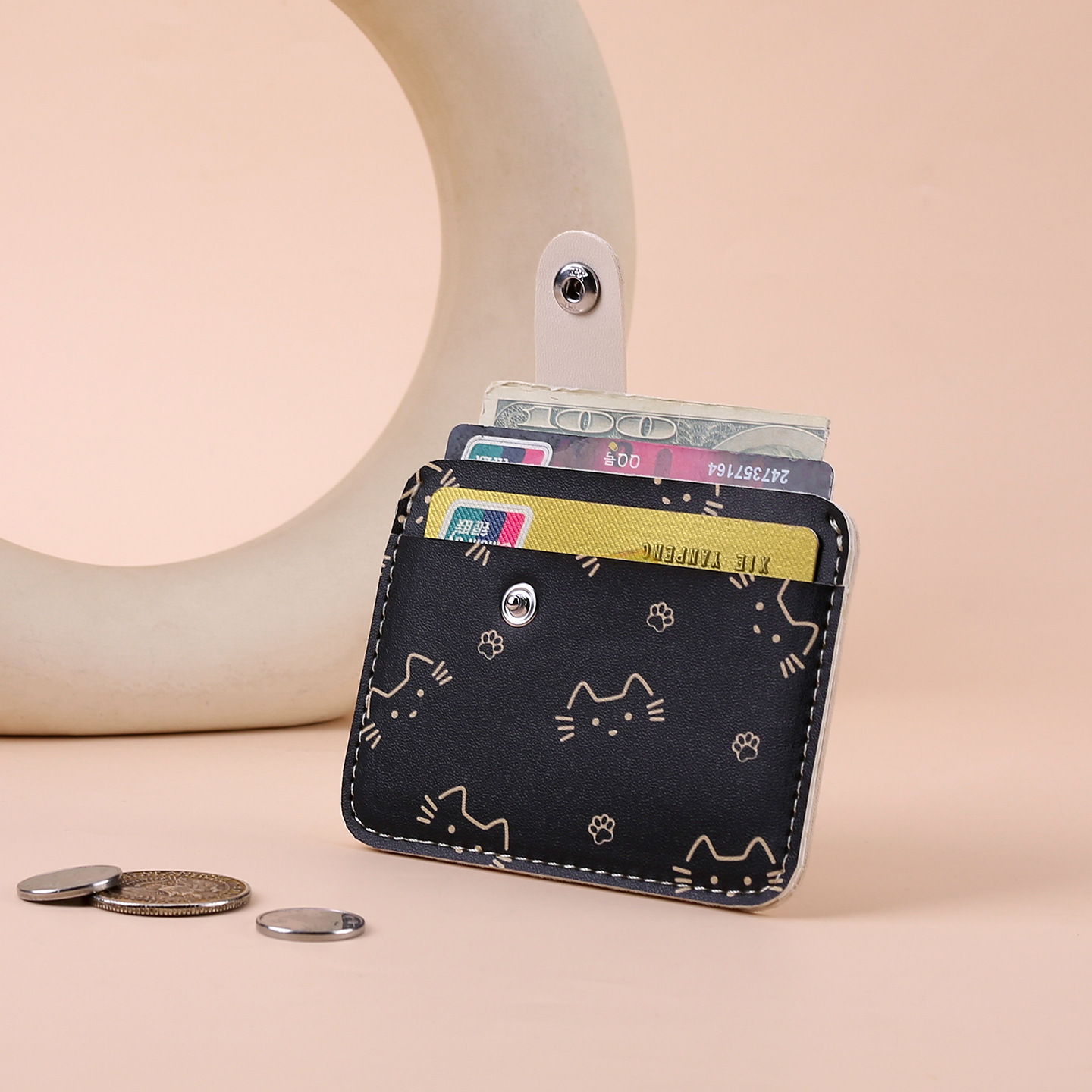 The new simple little cat card case is cute for girls. It's a small ID card case with a large capacity and multiple slots. It holds a driver's license and is a coin purse for men Specification drawing