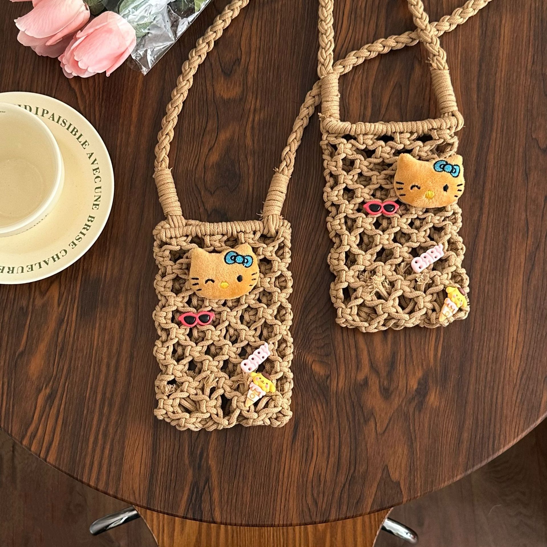 Summer vacation crossbody phone bag for women, Instagram black leather cat from Hawaii for a walk, woven hollowed-out crossbody bag details Picture