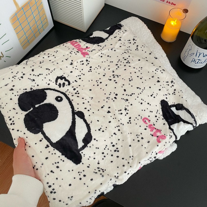 Thickened lambskin fleece autumn and winter office shawl, nap blanket, coral fleece sofa cover blanket for student dormitories details Picture