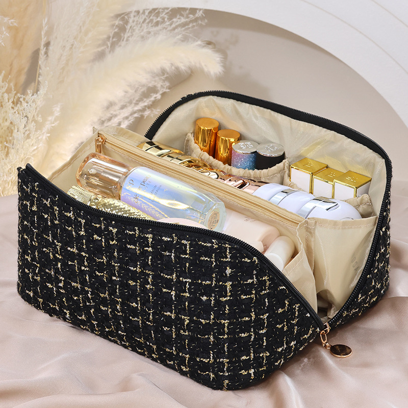 Xiaoxiangfeng makeup bag for women, large-capacity portable, new high-end, light luxury travel cosmetics and toiletry storage bag from ins full figure