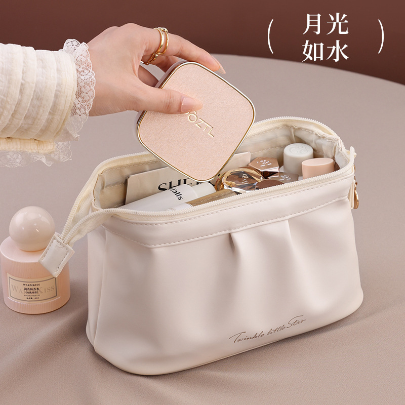 A high-appearancy-level best-selling pleated makeup bag with a sense of luxury, paired with a grab bag for dinner, lipstick and powder compacts, and a portable storage bag details Picture