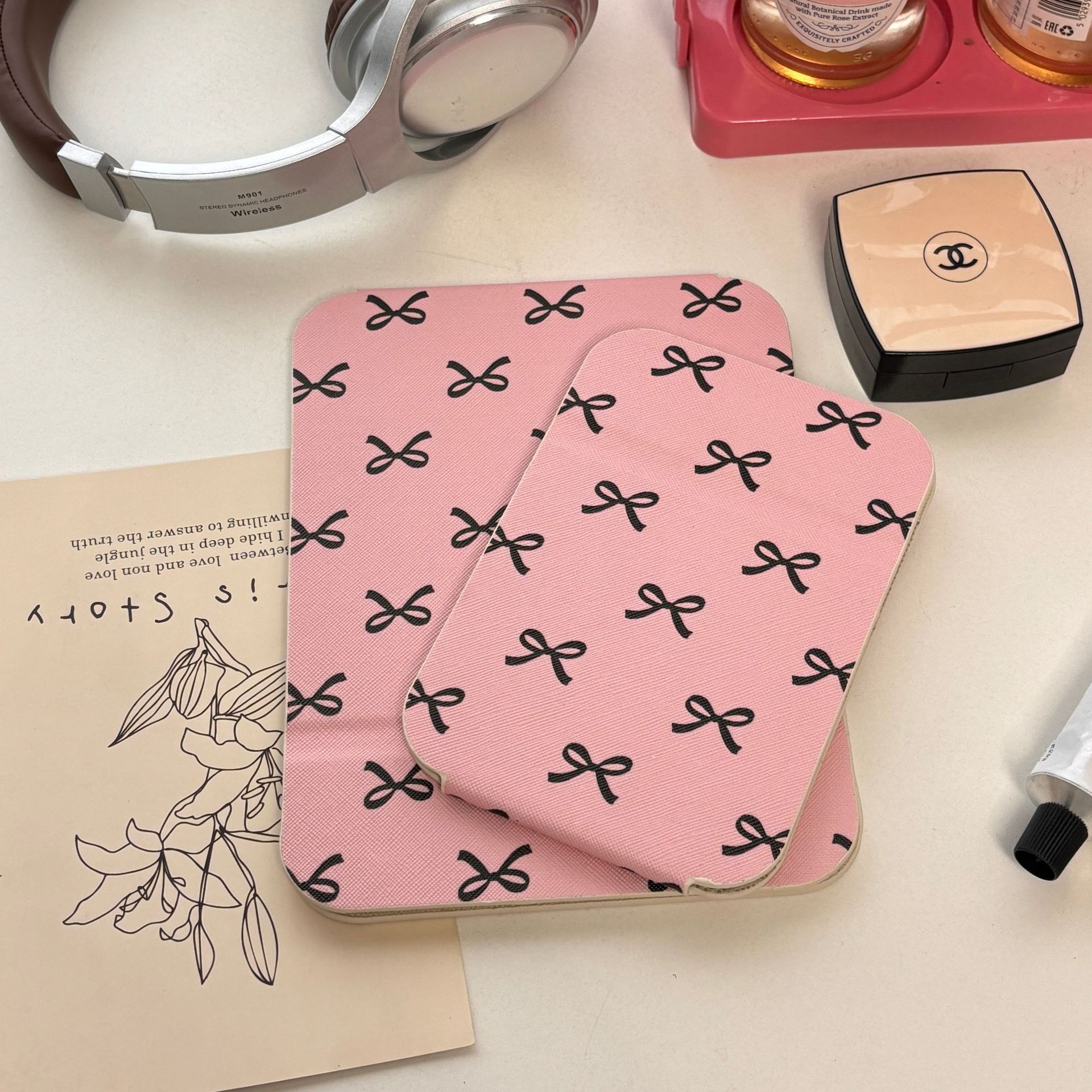 Sweet pink bow makeup mirror, portable small mirror, student dormitory desktop folding mirror table style dressing mirror Specification drawing