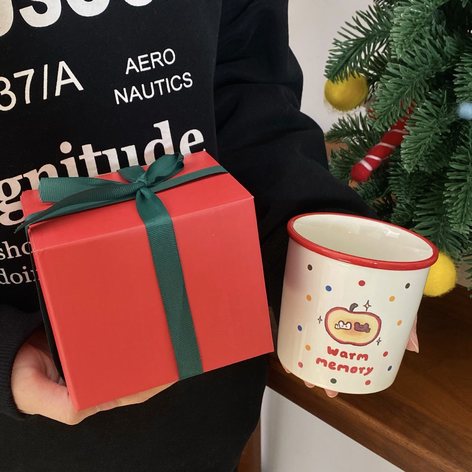 2025 New style ~ Cartoon Apple mugs, ceramic cups, breakfast milk cups, coffee cups, gift boxes, minimum order quantity of one piece Specification drawing