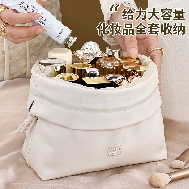 Lazy person makeup bag, large capacity, ins style, high appearance level, travel portable skin care product storage bag, carry-on clutch bag details Picture
