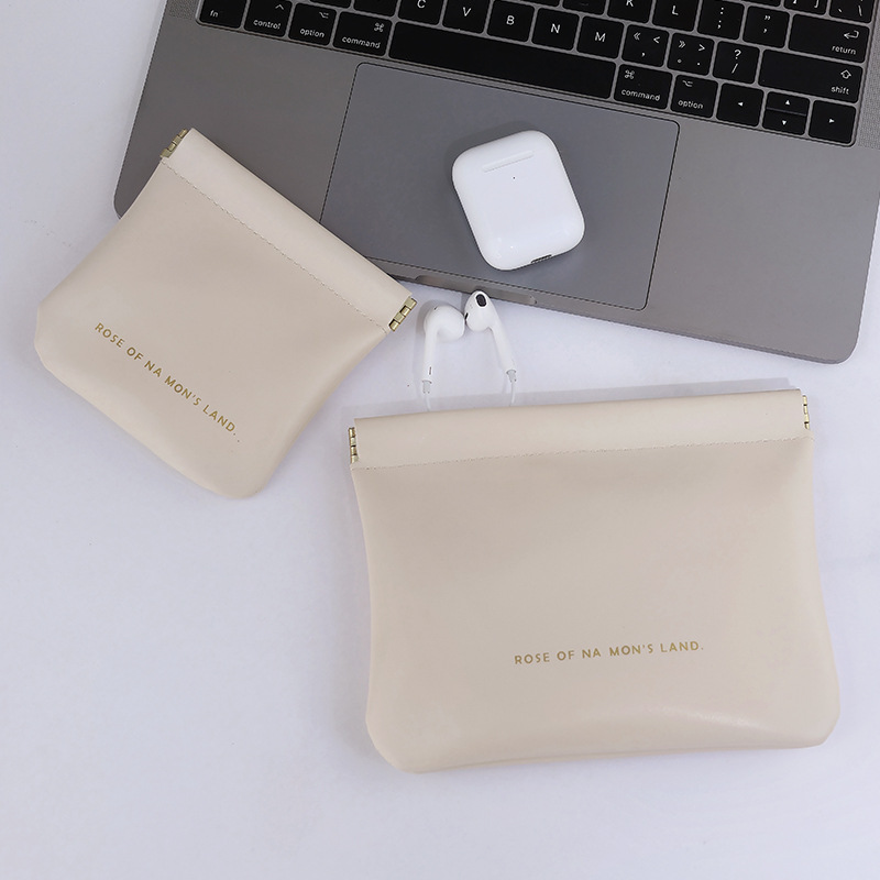 A portable mini travel pocket, a light luxury key, loose change, data cable storage bag, red envelope and makeup storage bag Application Scenario