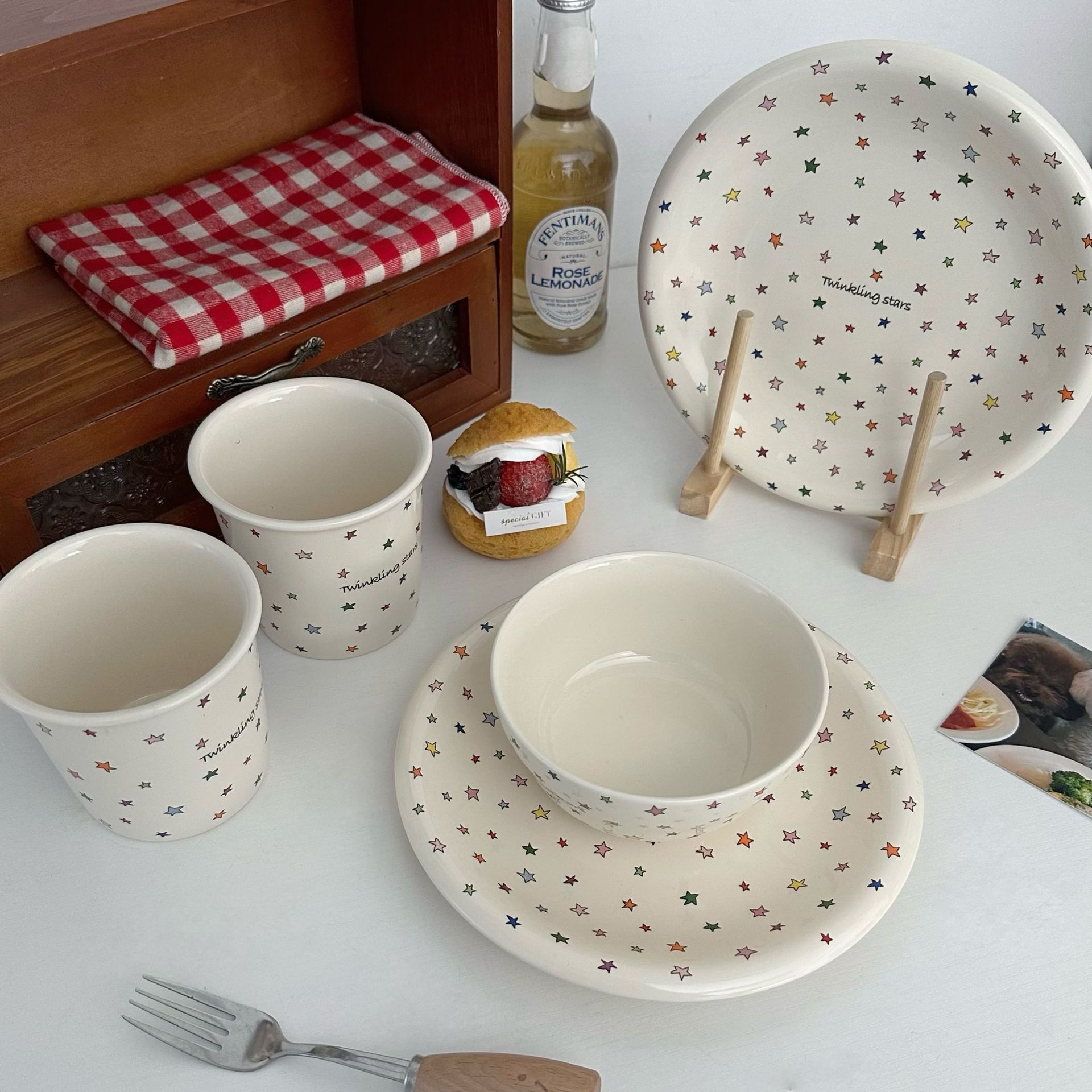 ins Star Series Tableware sets: High appearance level breakfast plates, ceramic bowls, coffee and juice cups, bowls, plates and platters full figure