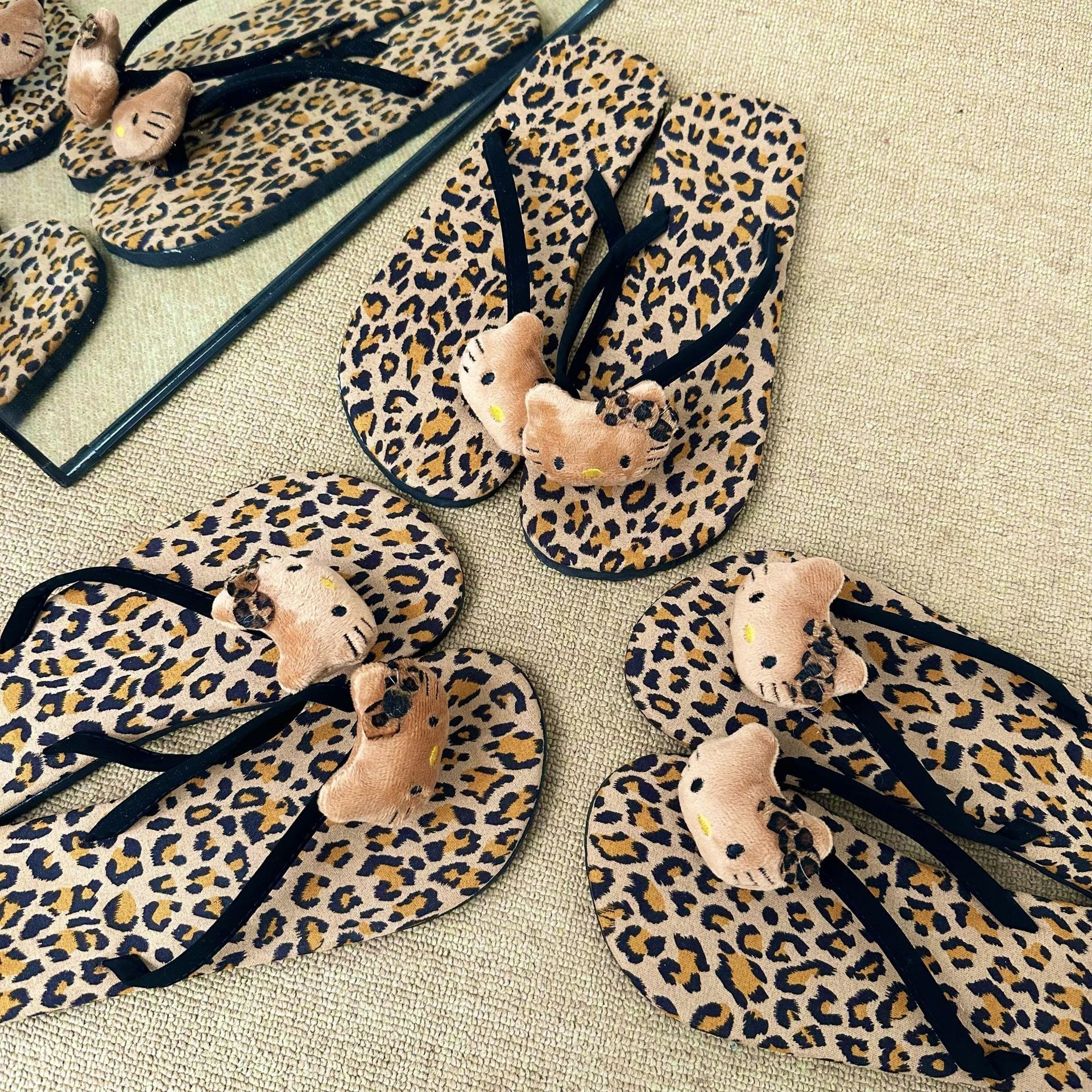The popular leopard print cat flip-flops have a high appearance level. The new women's slippers for 2025 are soft-soled flat slippers for summer outerwear Specification drawing
