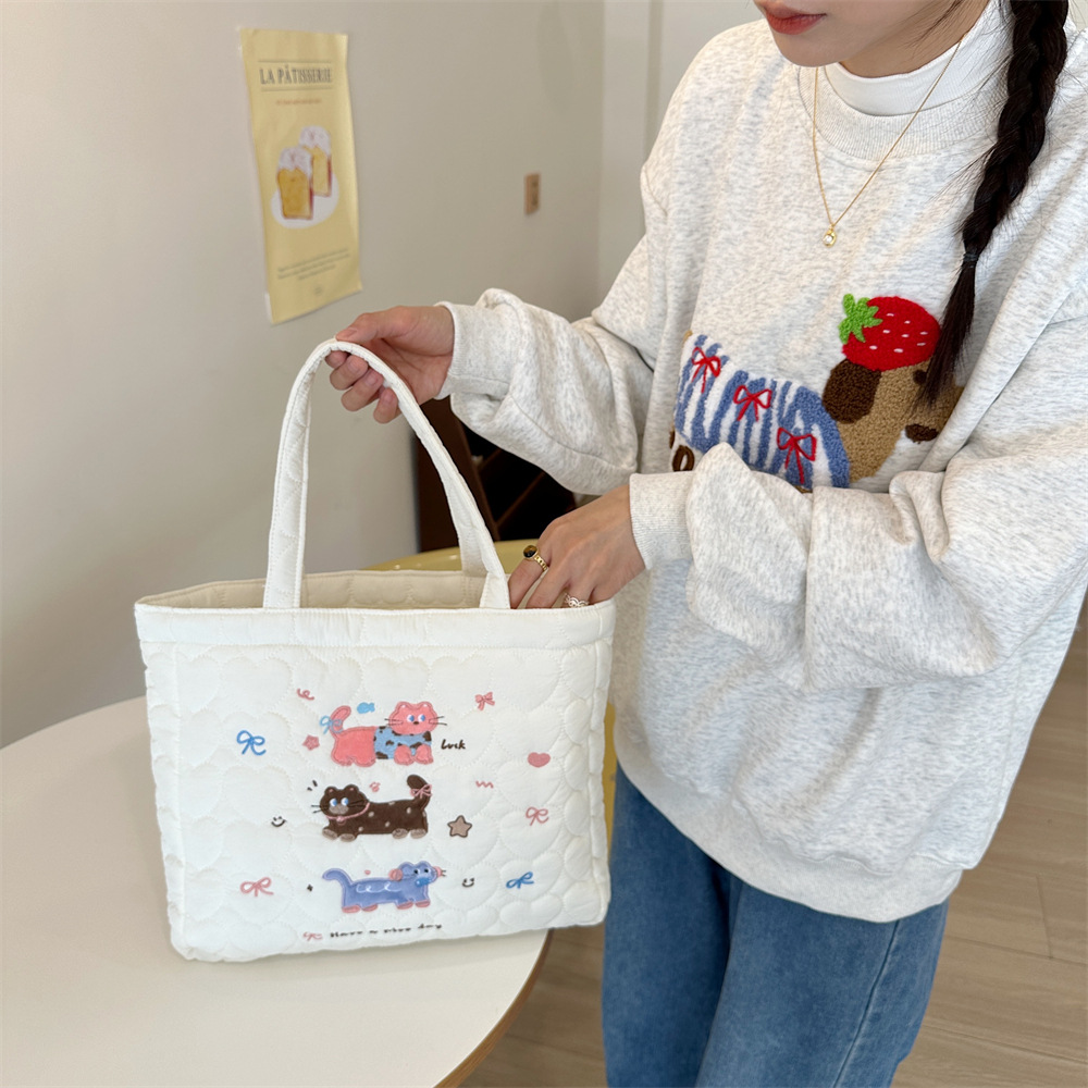 49243 Cute Little cat embroidered handbag, Korean ins quilted tote bag, women's shopping bag for shopping, Mommy bag Application Scenario