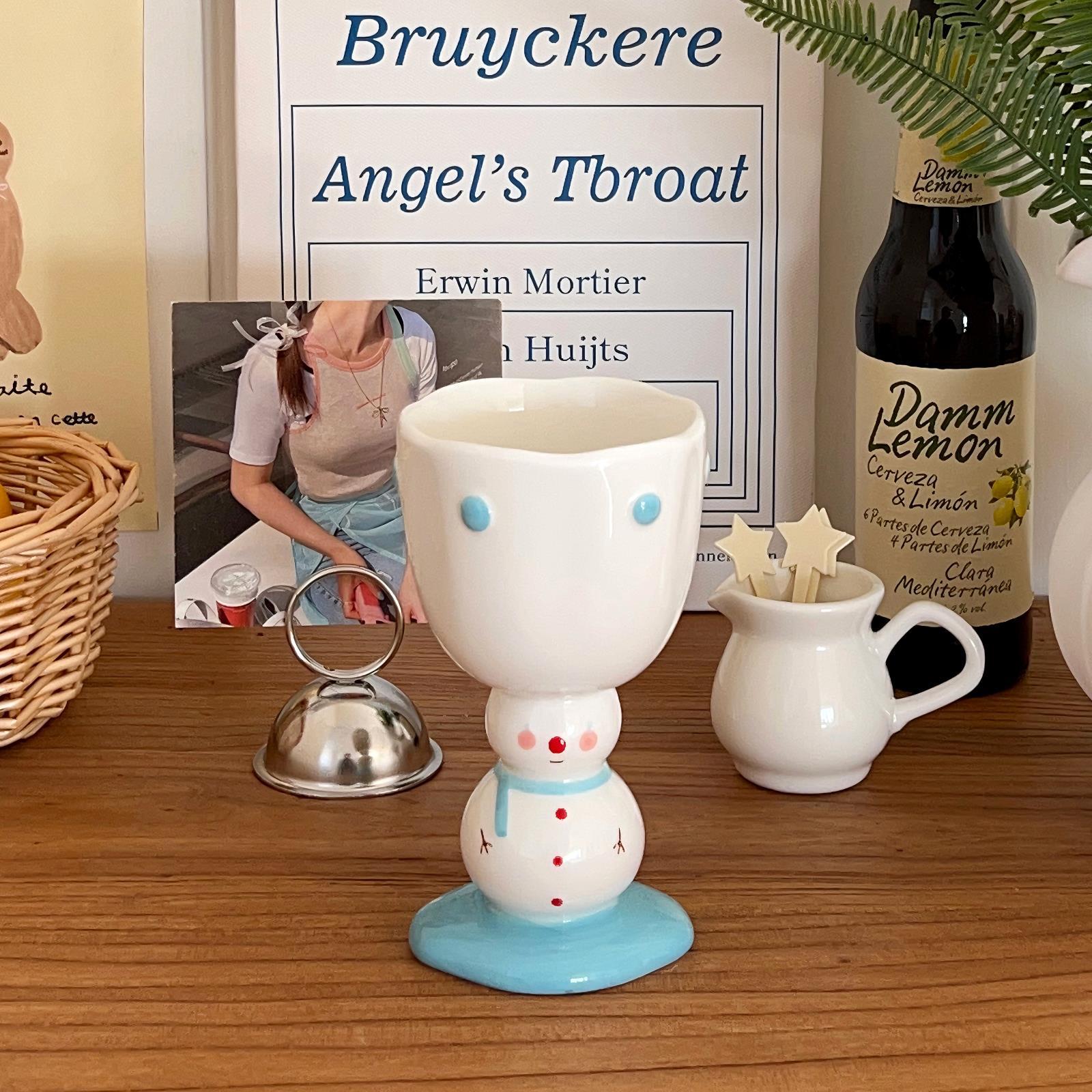 A cute Christmas three-dimensional snowman-shaped hand-painted highball cup with a high level of appearance. A creative gift for friends as a souvenir Application Scenario