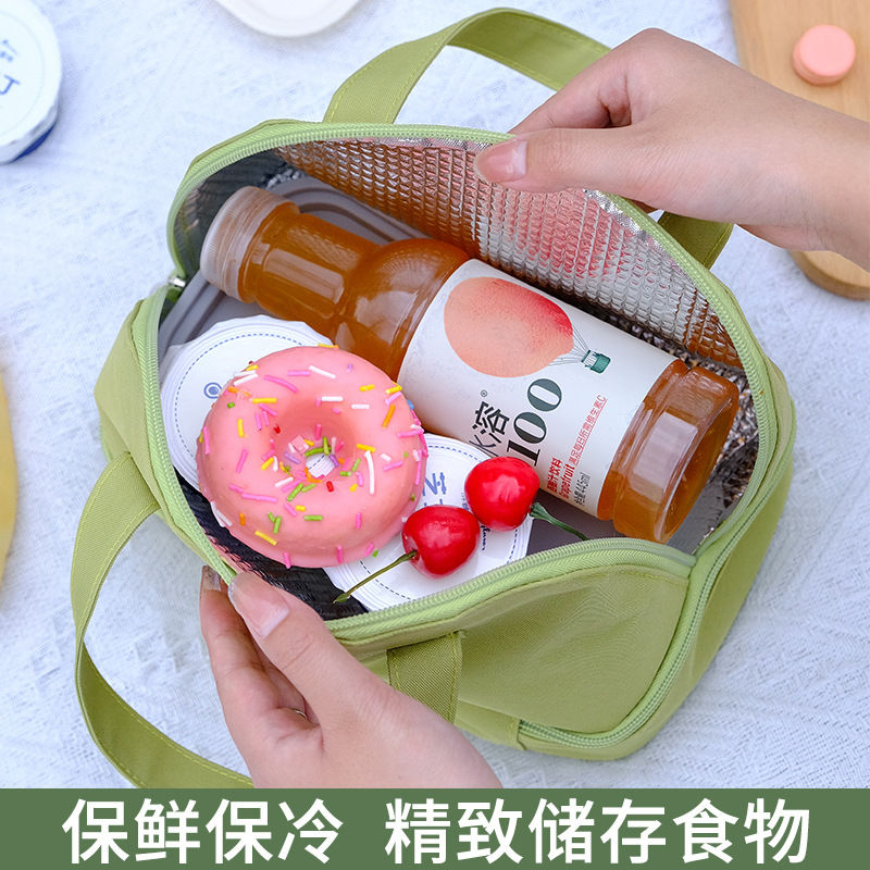 Wholesale of large-capacity insulated lunch boxes, portable lunch bags for students and office workers with meals, and aluminum foil thickened lunch bags Application Scenario