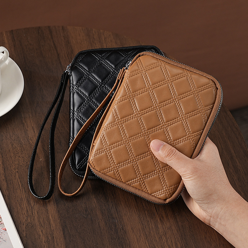 Ailun's new coin purse, featuring exquisite soft leather for ladies in 2025, is a fashionable and high-end mini wallet Application Scenario