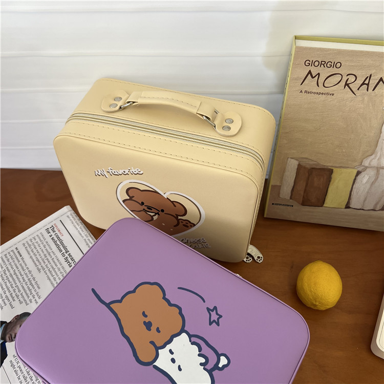 Homemade ins bear makeup box, a large-capacity, high-end and portable toiletries storage box for women, specially designed for makeup artists Application Scenario