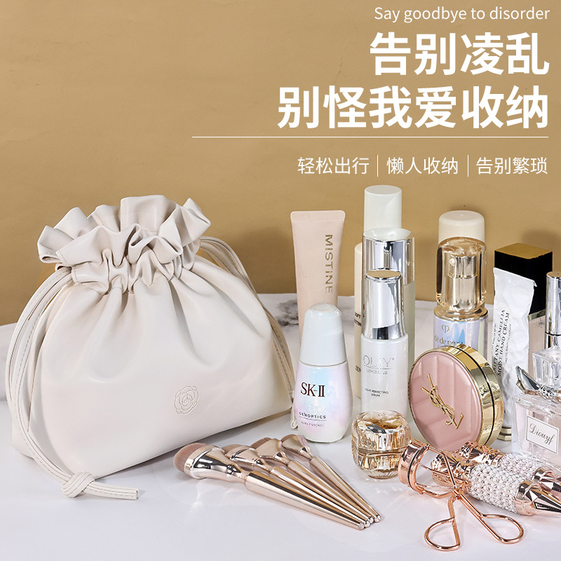 New lazy person makeup bag with large capacity, ins style, high appearance level travel storage bag, portable skin care products that can be carried by hand Application Scenario