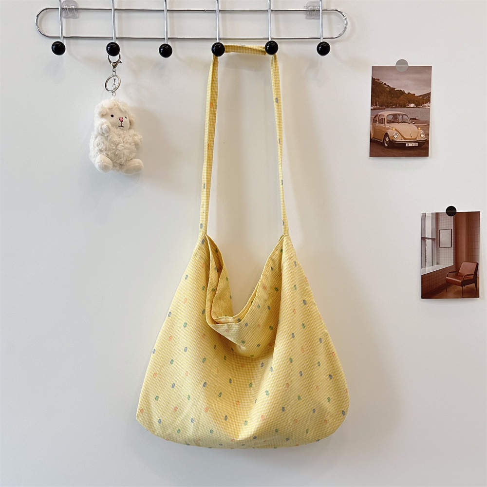 4481 Gentle cream-colored polka dot Summer large-capacity, fresh and simple single-shoulder fashionable women's bag, fabric bag, crossbody underarm bag Application Scenario