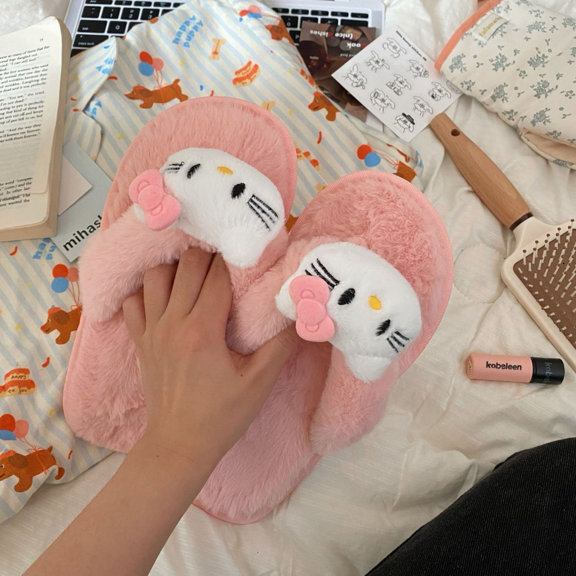 Cute cat cotton slippers, plush herringbone slippers, women can wear slippers outside, anti-slip, warm for autumn and winter, home padded cotton shoes Item Picture