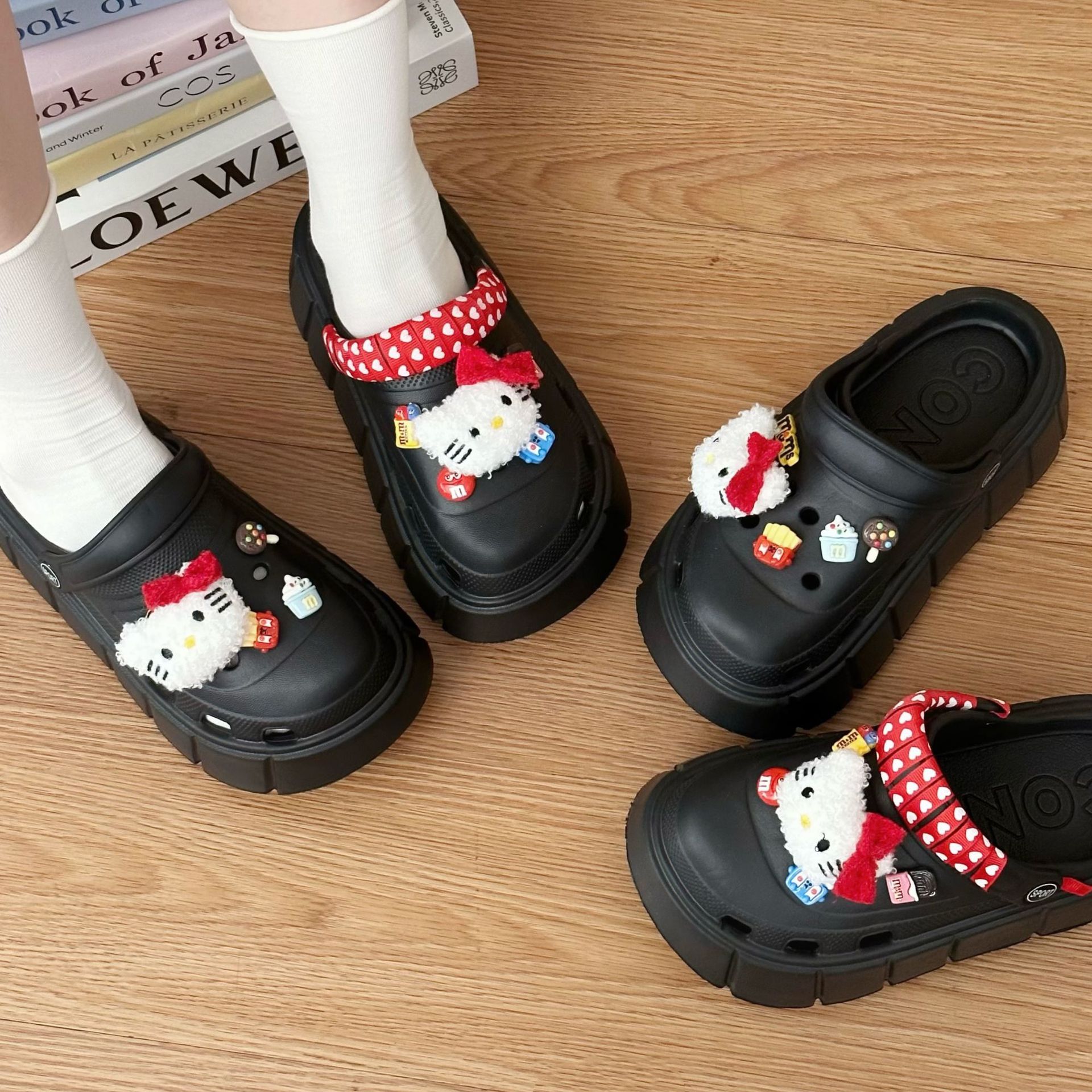 Cartoon food sweet and cool crocs ~ DIY shoe buckles, outerwear, cool slippers, summer home slippers, thick-soled, bathroom anti-slip details Picture